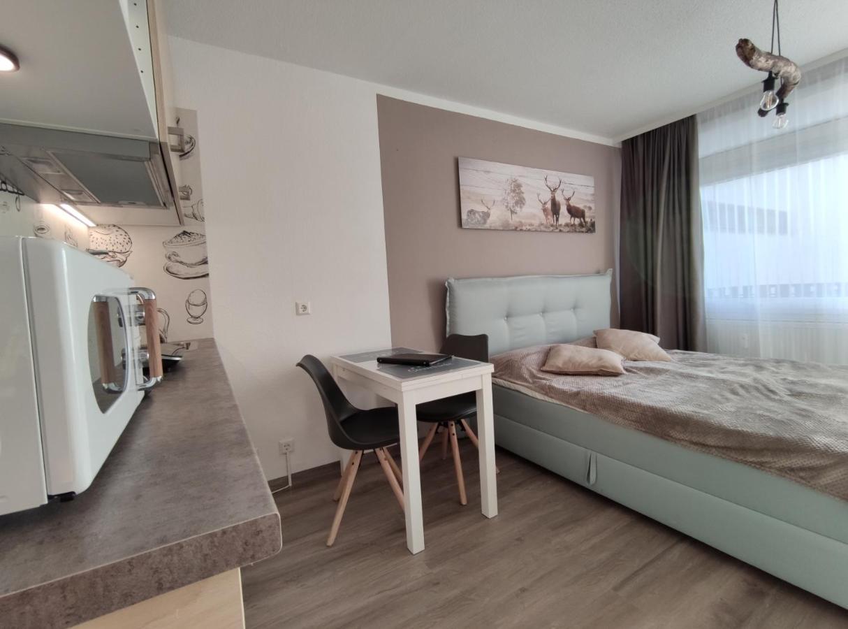 Studio 20Qm Mit Balkon Und Innenpool - 22010 سشلوشسي المظهر الخارجي الصورة