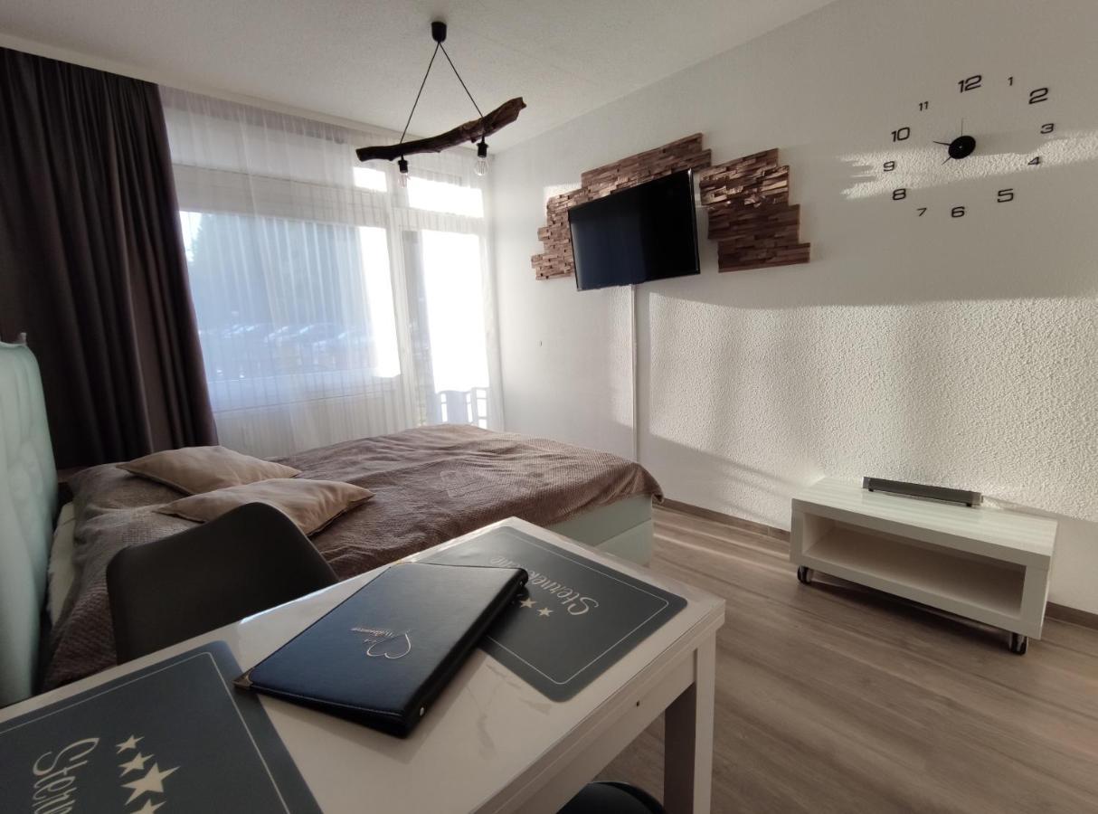 Studio 20Qm Mit Balkon Und Innenpool - 22010 سشلوشسي المظهر الخارجي الصورة